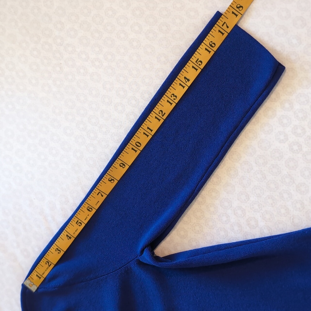 Cable & Gauge Blue 3/4 Sleeve CrissCross Scoop Neckline Viscose/Nylon Knit EUC - Picture 10 of 11
